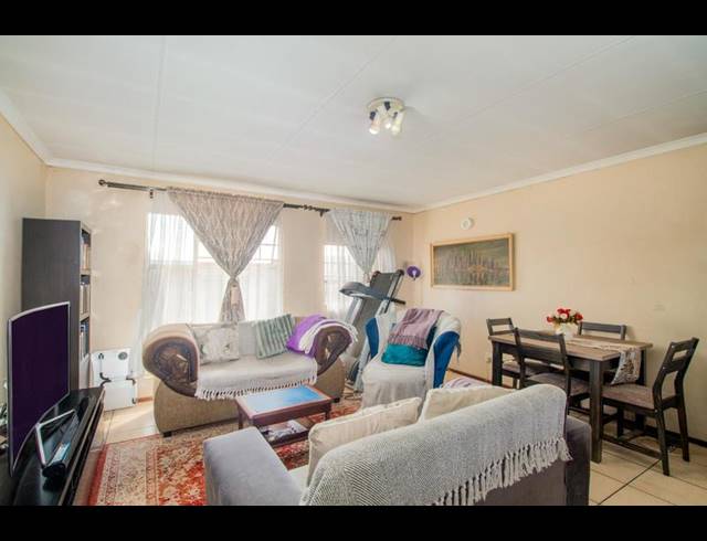 2 BEDROOM APARTMENT FOR SALE IN WELTEVREDEN PARK
